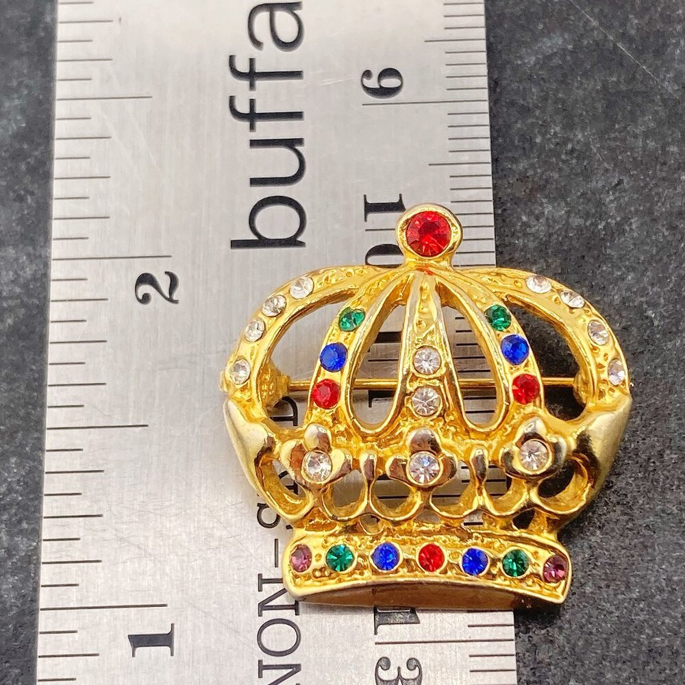 VINTAGE Gold tone metal and multi-colour rhinestone crown brooch jewelry pin - Picture 2 of 9